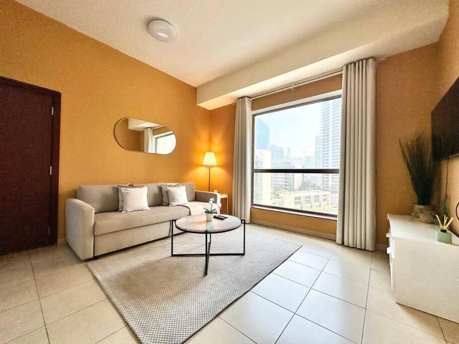 Sun, Sand, And Fun - King Bed, Sofa Bed! Sleeps 4 Apartment Dubai Luaran gambar