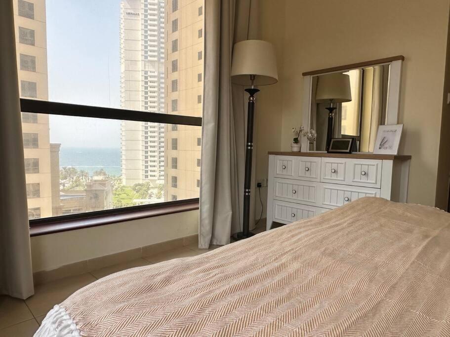 Sun, Sand, And Fun - King Bed, Sofa Bed! Sleeps 4 Apartment Dubai Luaran gambar